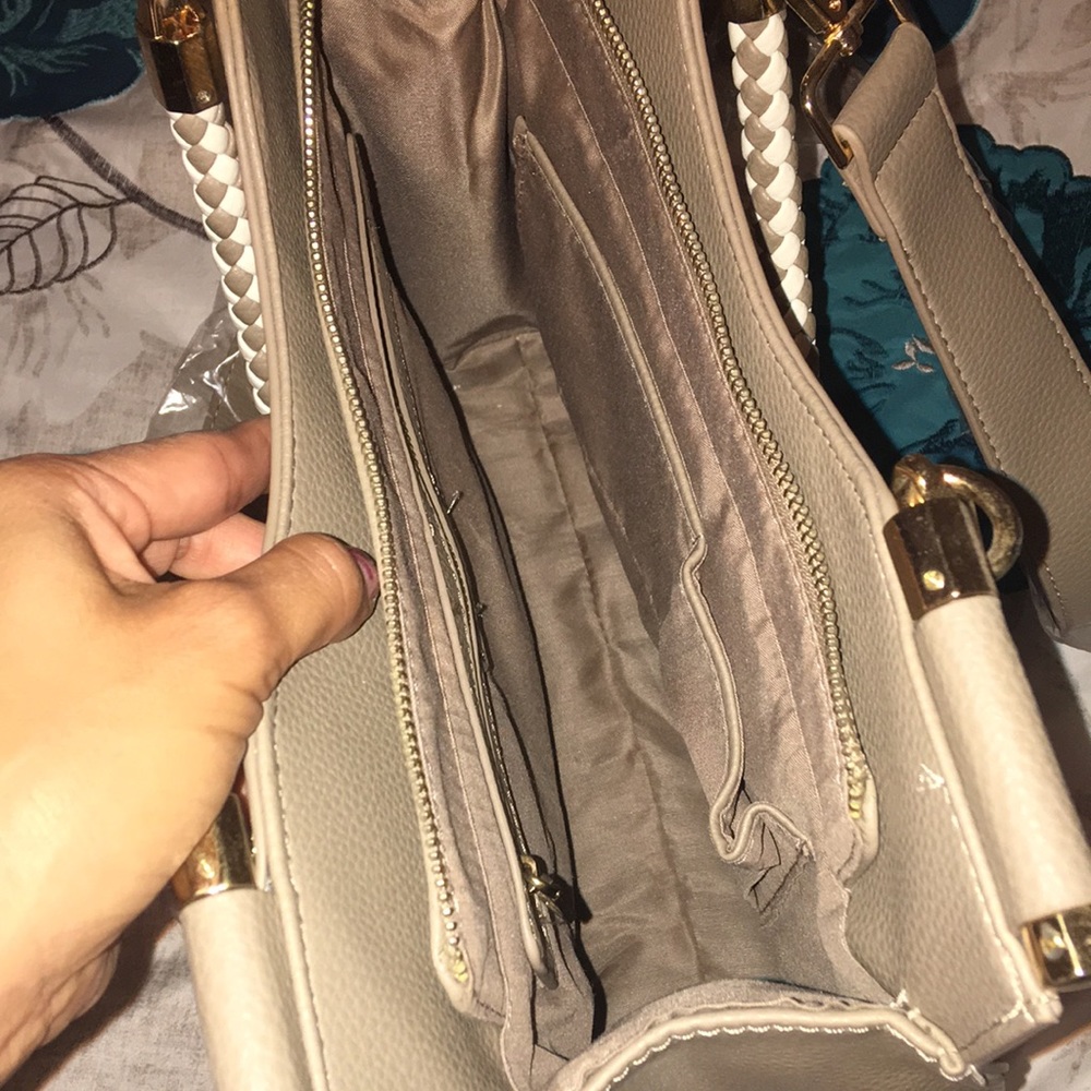 Beautiful BEBE bag NEW - Picture 6 of 6